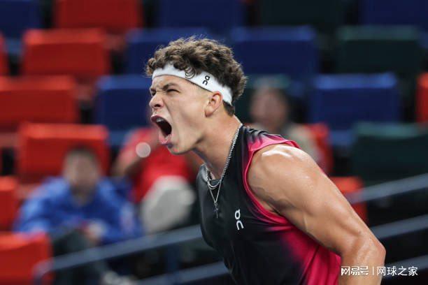 但她在后两 但她在后两